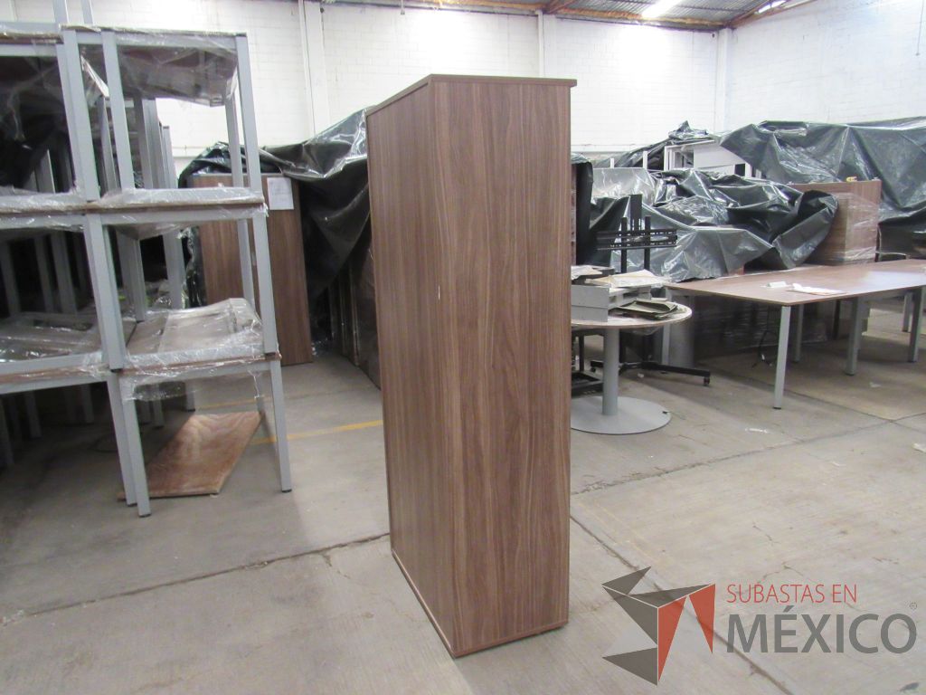Lote 037 - 2 Libreros tipo madera con 5 entrepaños color madera - Imagen 6