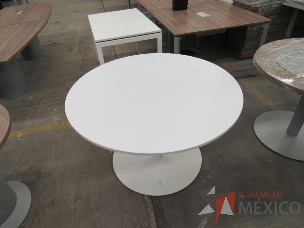 Lote 078 - Mesa de trabajo circular para 4 personas con base metálica y cubierta color blanco - Imagen 7