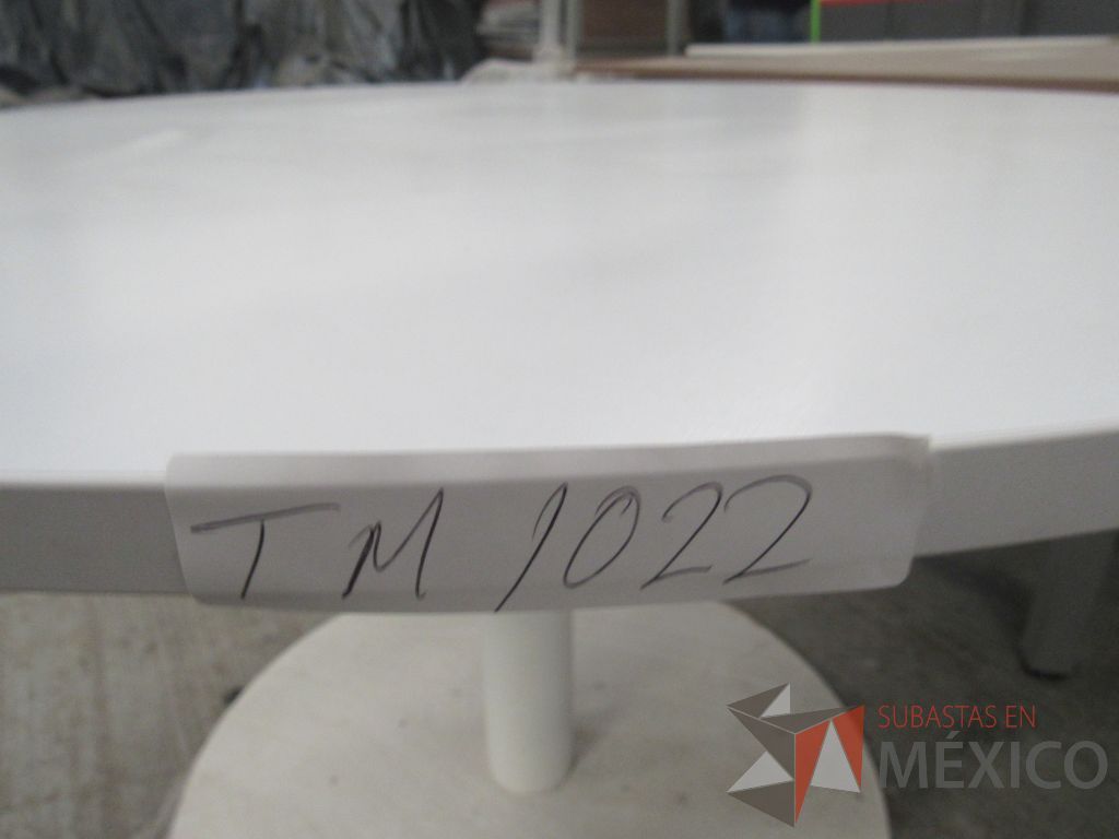 Lote 078 - Mesa de trabajo circular para 4 personas con base metálica y cubierta color blanco - Imagen 9