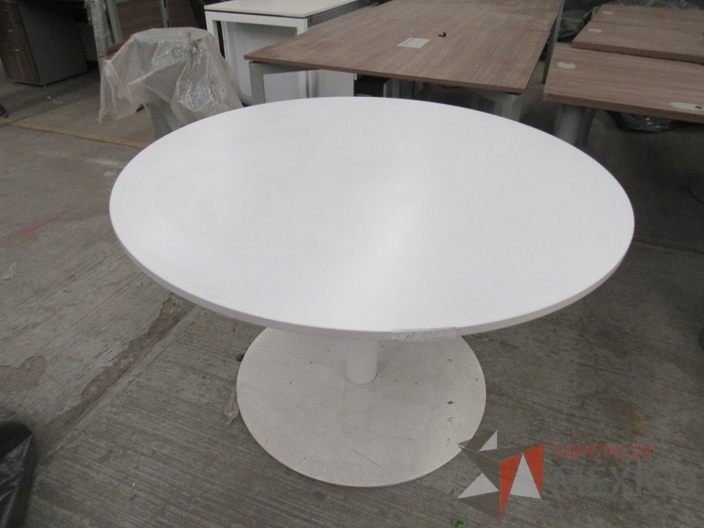 Lote 078 - Mesa de trabajo circular para 4 personas con base metálica y cubierta color blanco - Imagen 10