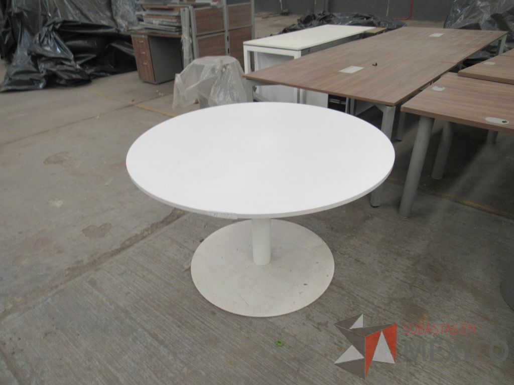 Lote 078 - Mesa de trabajo circular para 4 personas con base metálica y cubierta color blanco - Imagen 13