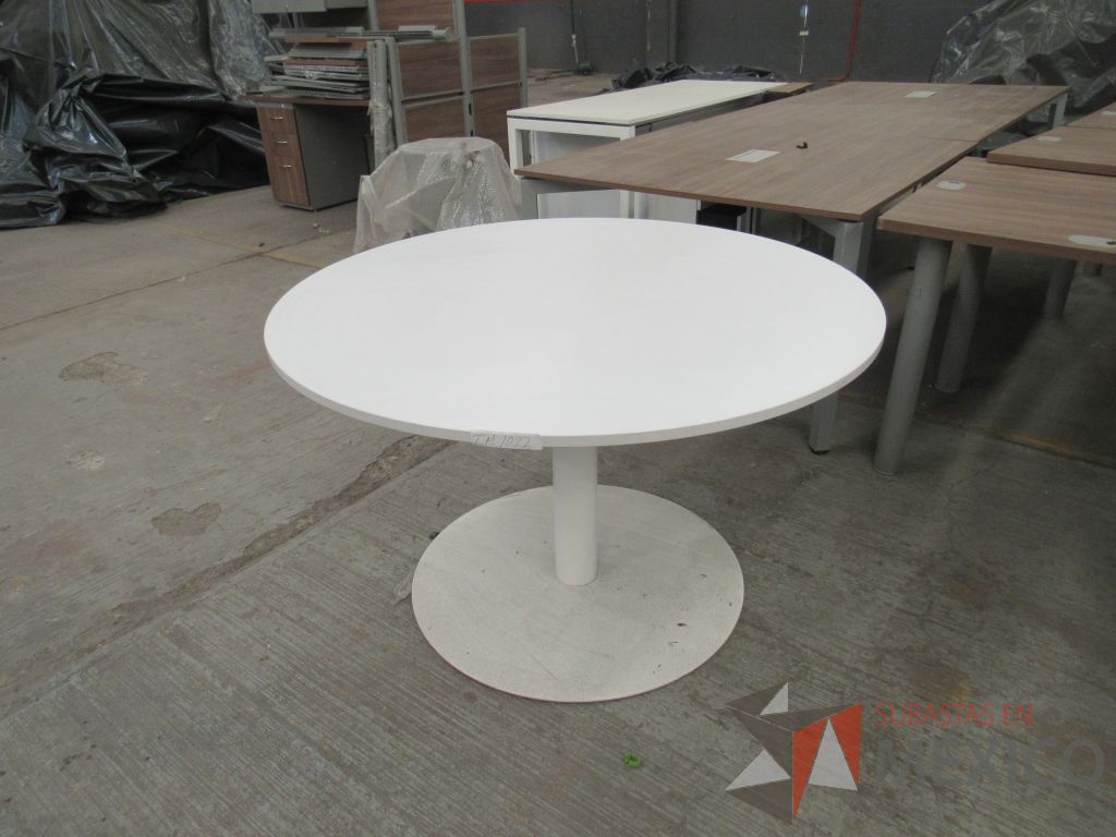 Lote 078 - Mesa de trabajo circular para 4 personas con base metálica y cubierta color blanco - Imagen 15