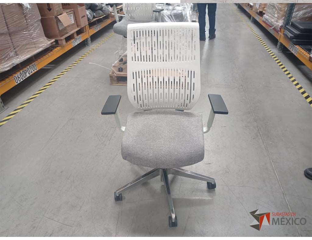 Lote 043- Silla Operativa