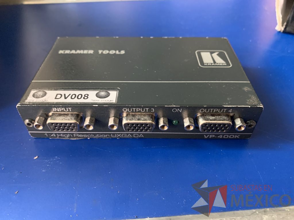 Lote 045 - 4 Distribuidores de video VGA. Incluye 4 cable VGA marca Kramer de 30m - Imagen 13