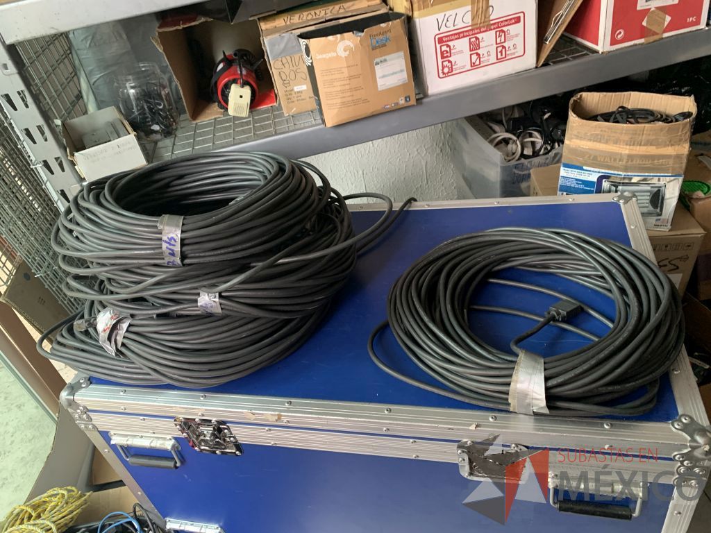Lote 045 - 4 Distribuidores de video VGA. Incluye 4 cable VGA marca Kramer de 30m - Imagen 15