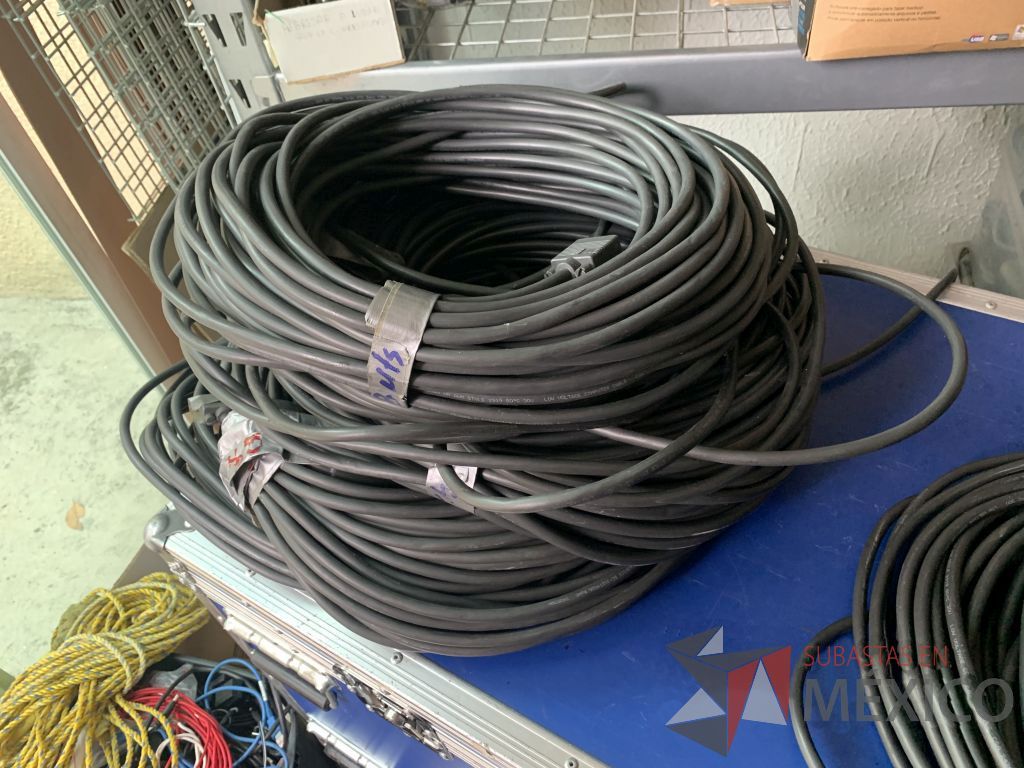 Lote 045 - 4 Distribuidores de video VGA. Incluye 4 cable VGA marca Kramer de 30m - Imagen 17