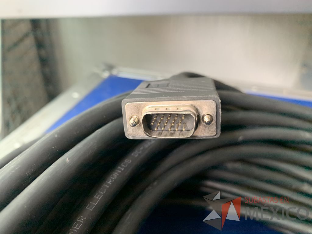 Lote 045 - 4 Distribuidores de video VGA. Incluye 4 cable VGA marca Kramer de 30m - Imagen 18