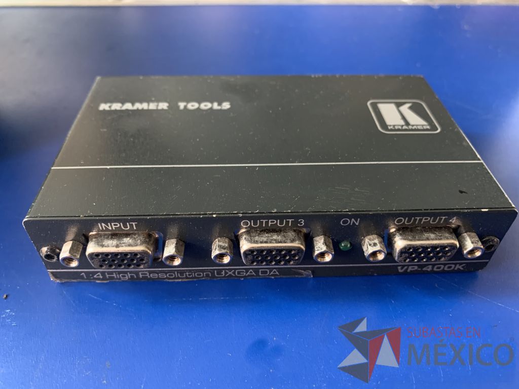 Lote 045 - 4 Distribuidores de video VGA. Incluye 4 cable VGA marca Kramer de 30m - Imagen 3