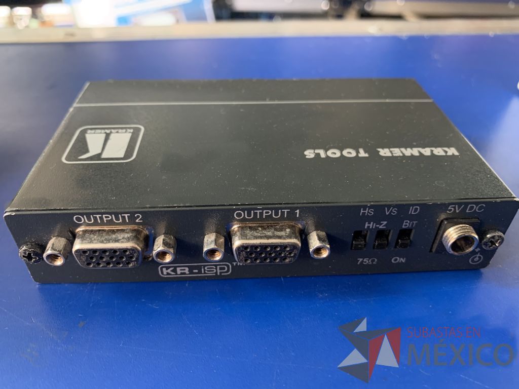Lote 045 - 4 Distribuidores de video VGA. Incluye 4 cable VGA marca Kramer de 30m - Imagen 4