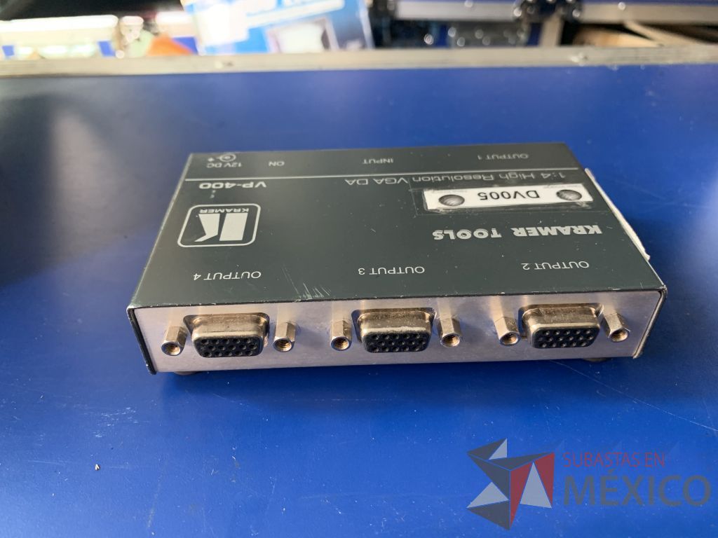 Lote 045 - 4 Distribuidores de video VGA. Incluye 4 cable VGA marca Kramer de 30m - Imagen 7