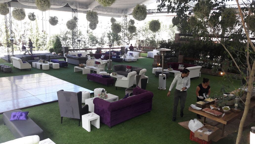 Lote 021 - Sala conformada por 2 Sillones, 1 Taburete y 3 Mesa - Imagen 7