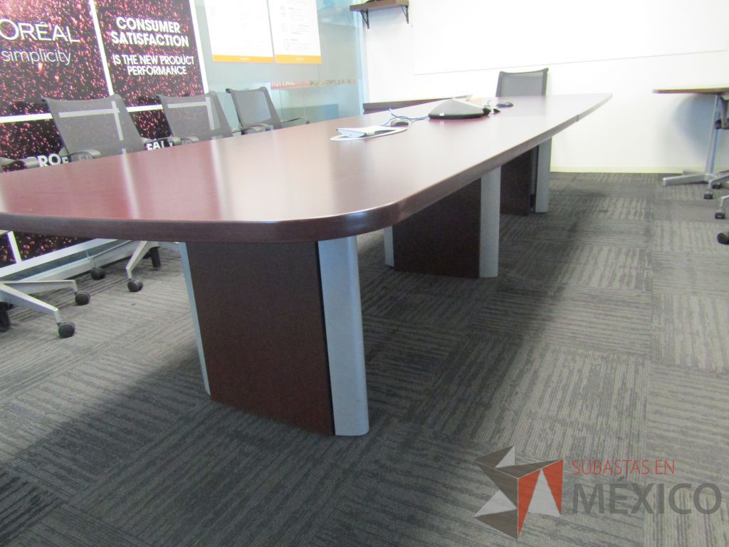 Lote 017 - Mesa de sala de juntas para 10 personas con accesorios para conexión. - Imagen 6
