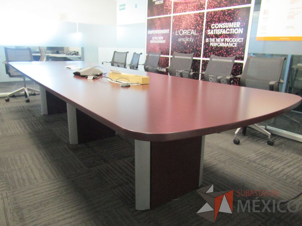 Lote 017 - Mesa de sala de juntas para 10 personas con accesorios para conexión. - Imagen 10