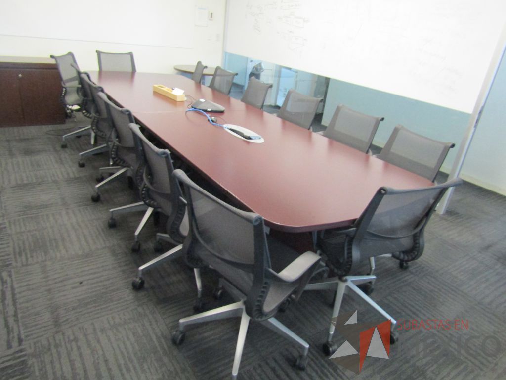 Lote 017 - Mesa de sala de juntas para 10 personas con accesorios para conexión. - Imagen 13