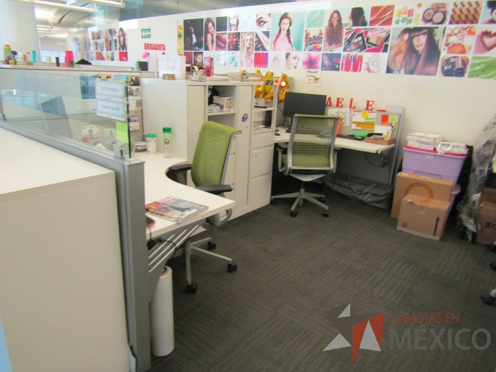 Lote 040 - Estación de trabajo para 4 personas con 4 gabinetes altos de 3 cajones, 1 puerta y 1 entrepaño color blanco. - Imagen 4