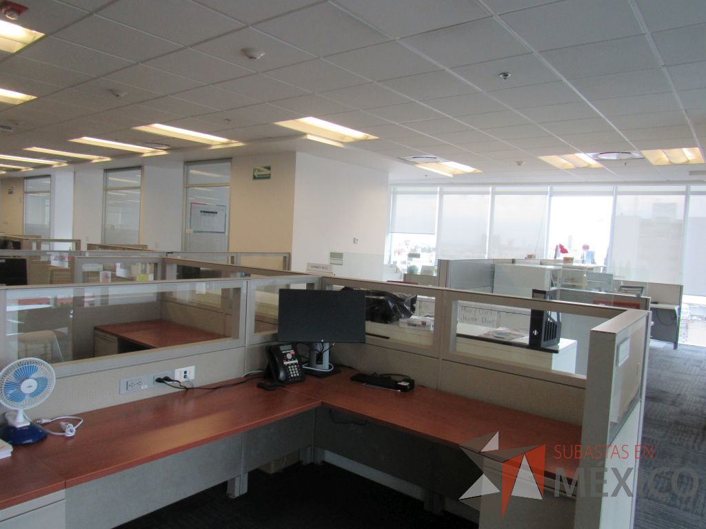 Lote 056 - Estación de trabajo para 8 personas de mampara baja con 8 archiveros de pedestal de 2 cajones. - Imagen 7