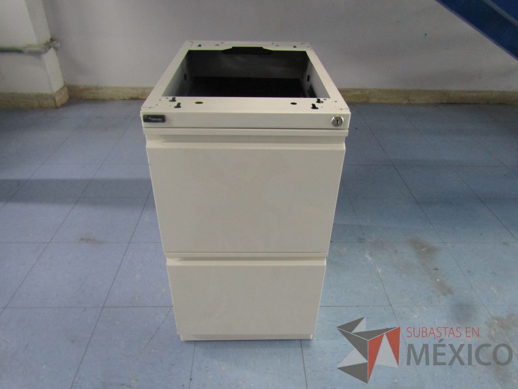 Lote 050 - 160 Piezas de mobiliario y 114 Piezas de mobiliario - Imagen 13