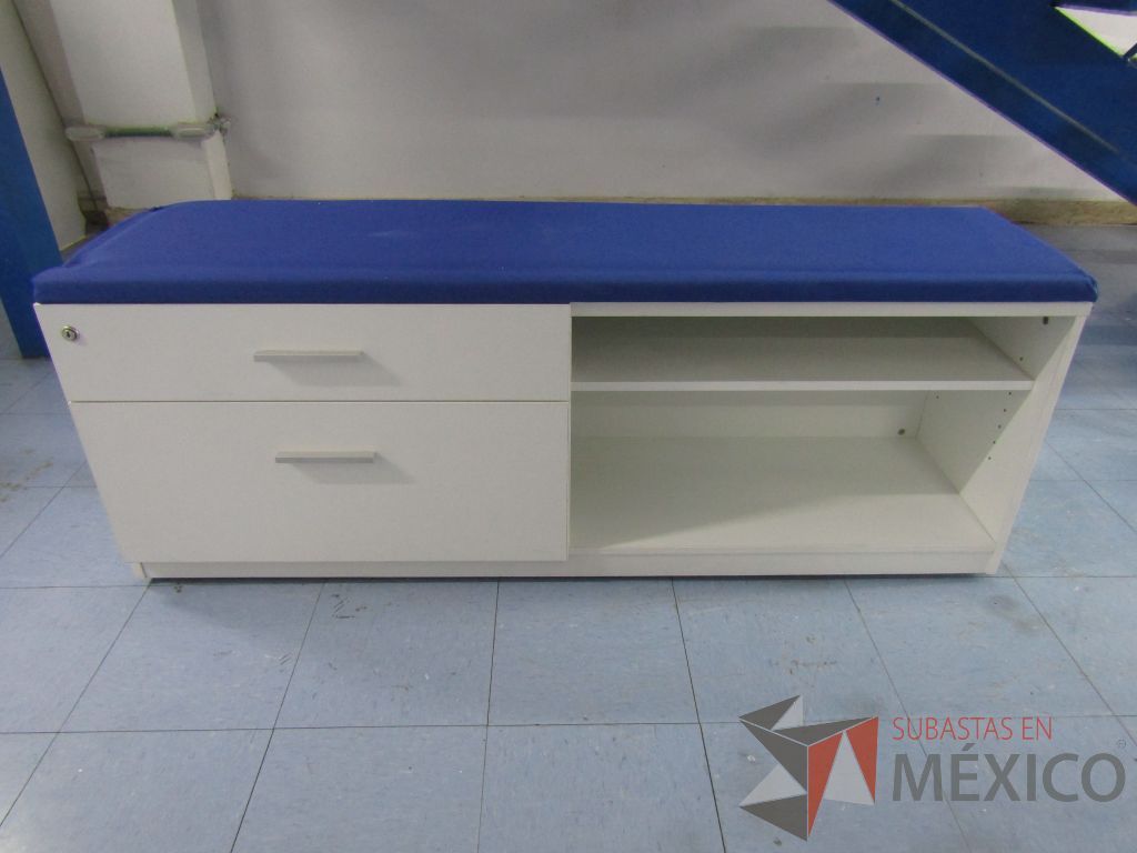 Lote 028 - 2 Credenzas con 2 cajones y 1 entrepaño con cojín en tela color azul