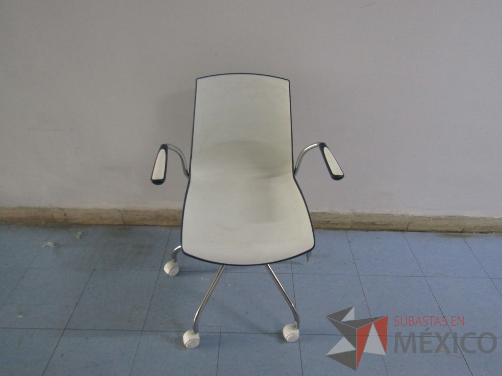 INV 061 - Silla ejecutiva con ruedas
