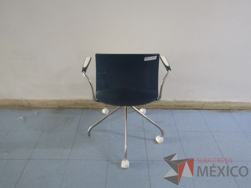 INV 061 - Silla ejecutiva con ruedas - Imagen 5