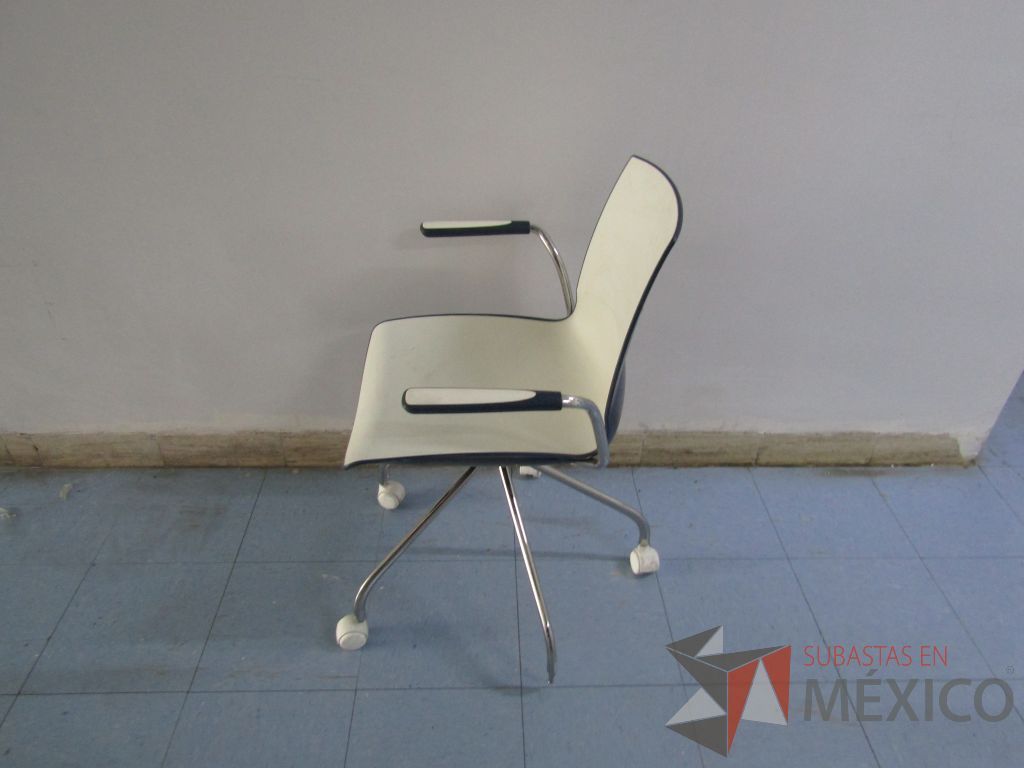 INV 061 - Silla ejecutiva con ruedas - Imagen 6