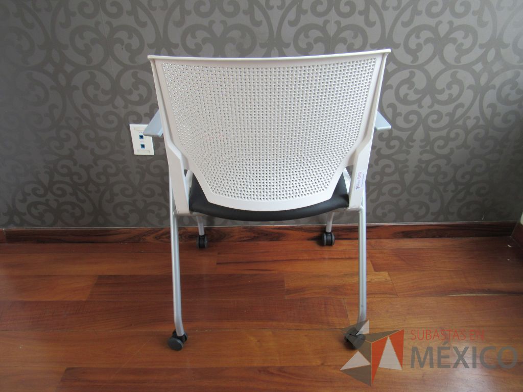 Lote 002 - 4 Sillas de visita con ruedas, asiento tipo piel color negro - Imagen 7