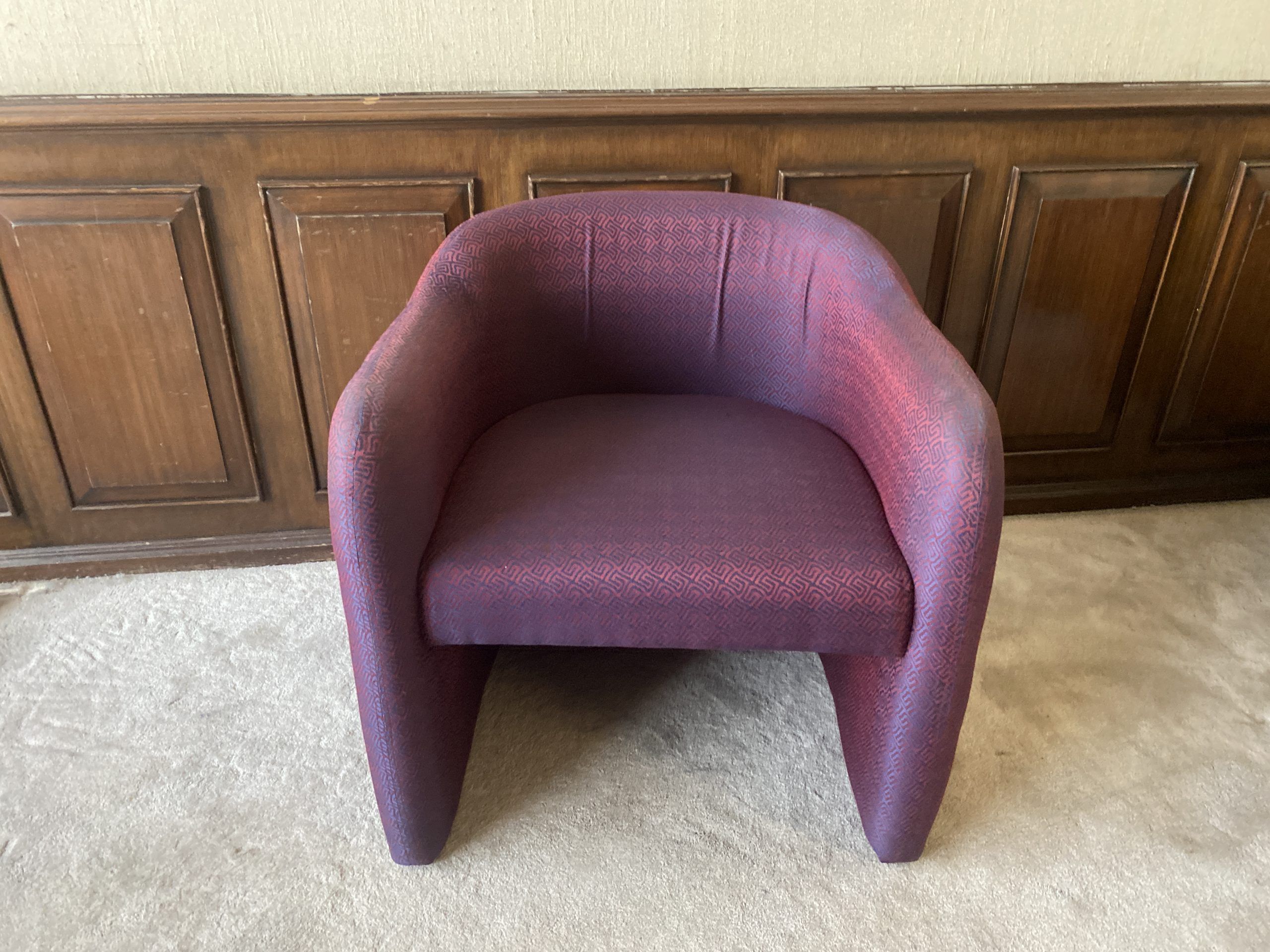 Lote 073 - 2 Sillones con respaldo y asiento en tela color morado - Imagen 2