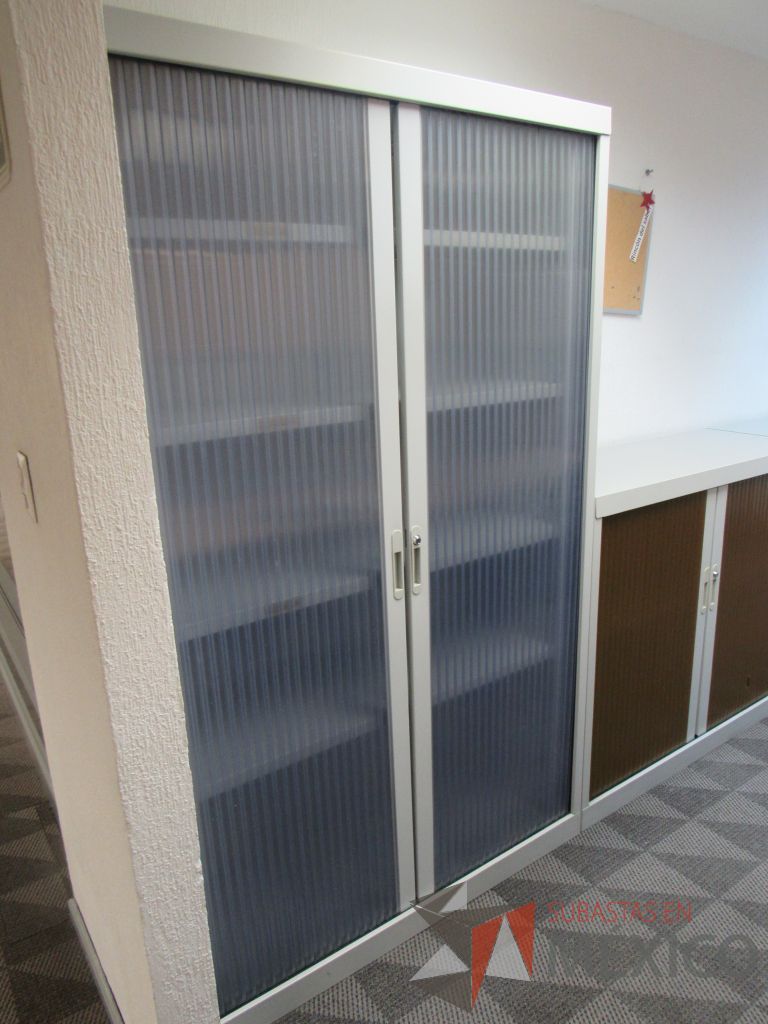 Lote 019 - 2 Gabinetes metálicos alto con 2 puertas corredizas plastica - Imagen 3