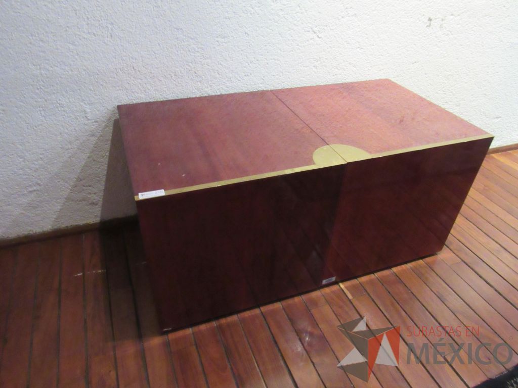 Lote 051 - 2 Revisteros en forma de cubo en madera color vino - Imagen 3