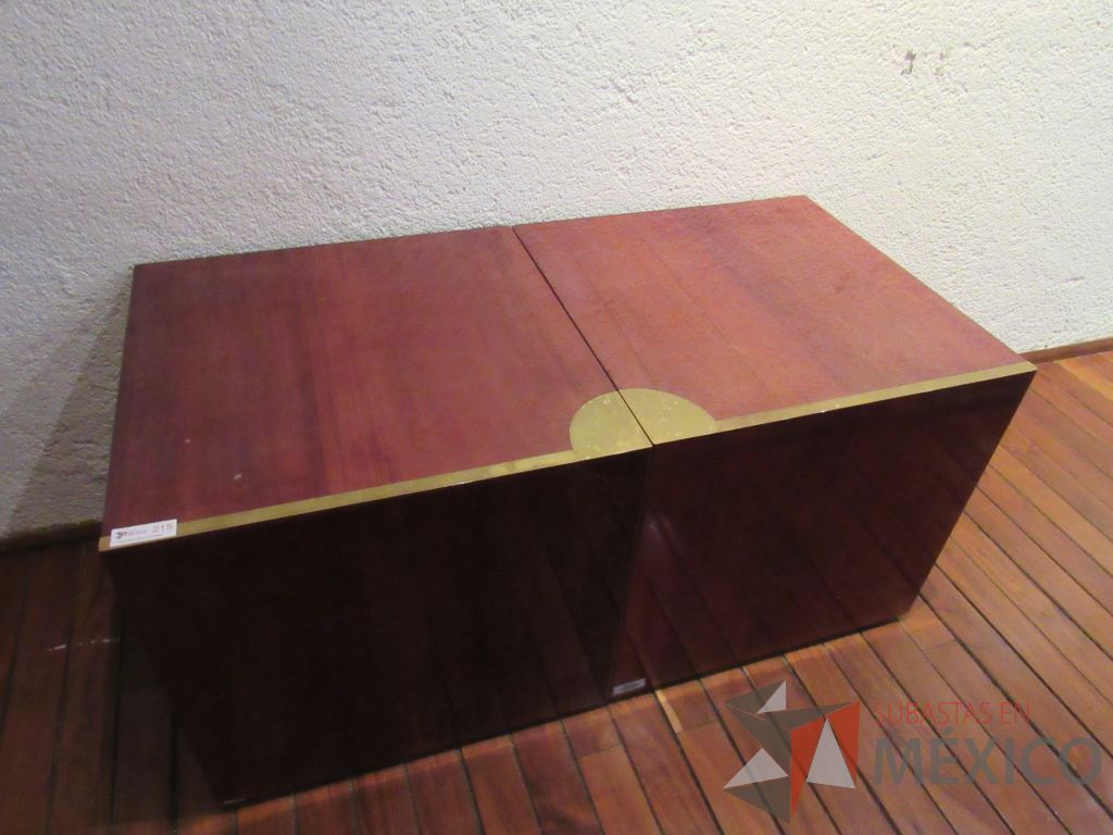 Lote 051 - 2 Revisteros en forma de cubo en madera color vino - Imagen 4