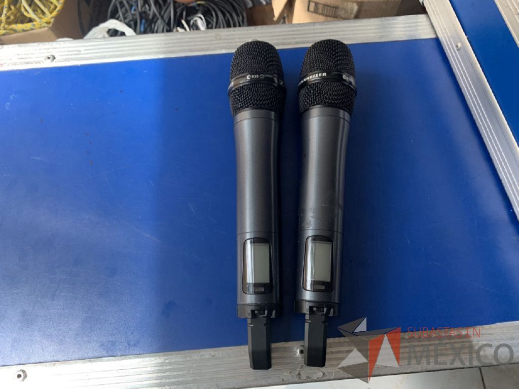 Lote 030 - 2 Micrófonos marca PROFESIONALS, inalámbricos, 2 receptores para micrófono y Case para 2 micrófonos, con cable Cánon genérico - Imagen 5
