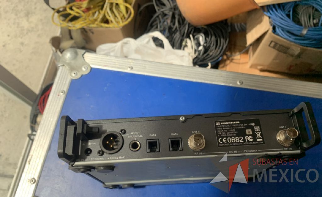 Lote 032 - Receptor Sennheiser; Receptor Shure, 3 diademas inalámbricas Shure , 4 bodies Shure y 1 CASE - Imagen 3