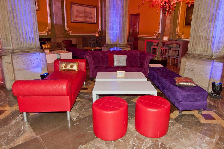 Lote 021 - Sala conformada por 2 Sillones, 1 Taburete y 3 Mesa - Imagen 10