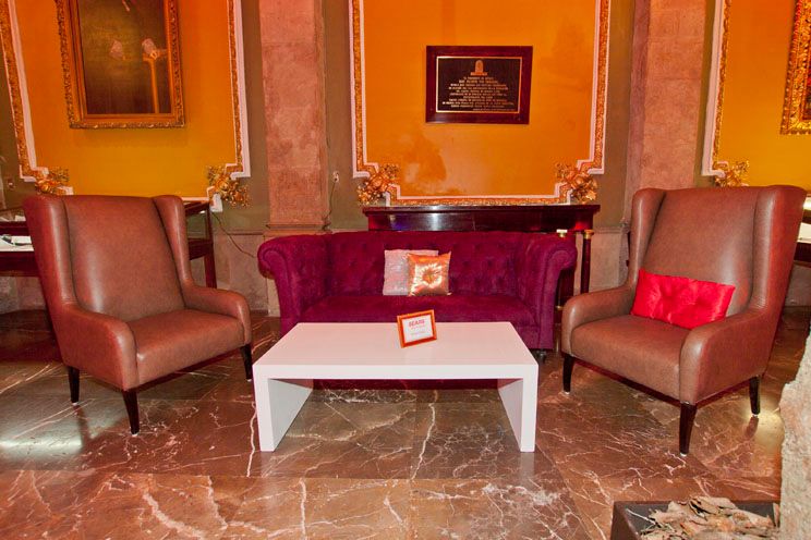 Lote 021 - Sala conformada por 2 Sillones, 1 Taburete y 3 Mesa - Imagen 12