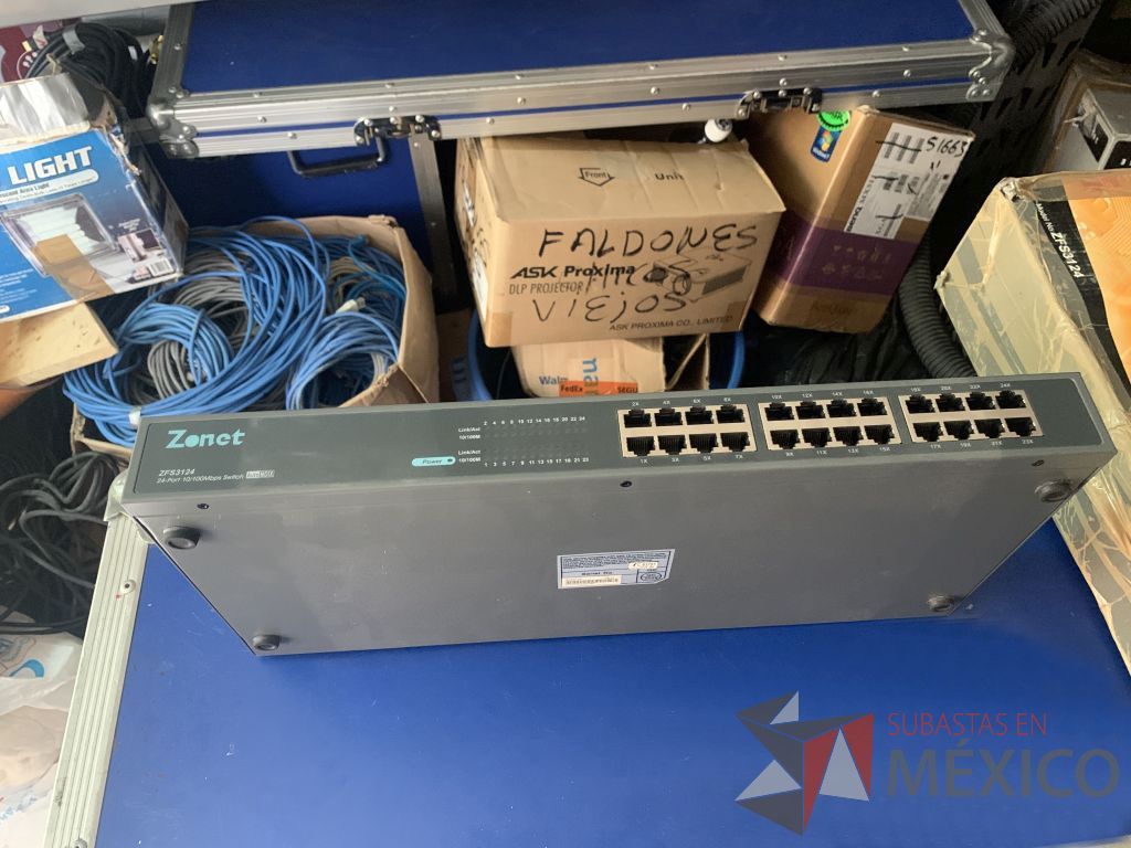Lote 104 - Switch de red 4 de 24 salidas y 1 de 16 salidas varias marcas (Zonet,C-net,Trendnet,Baseline) - Imagen 11