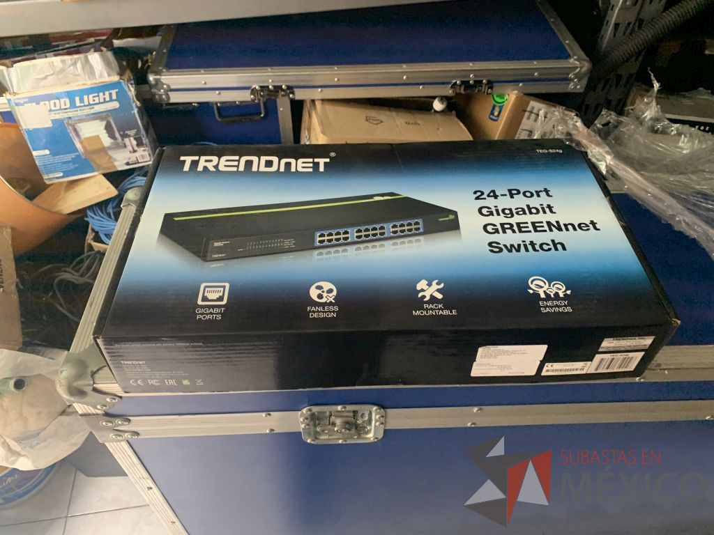 Lote 104 - Switch de red 4 de 24 salidas y 1 de 16 salidas varias marcas (Zonet,C-net,Trendnet,Baseline) - Imagen 12