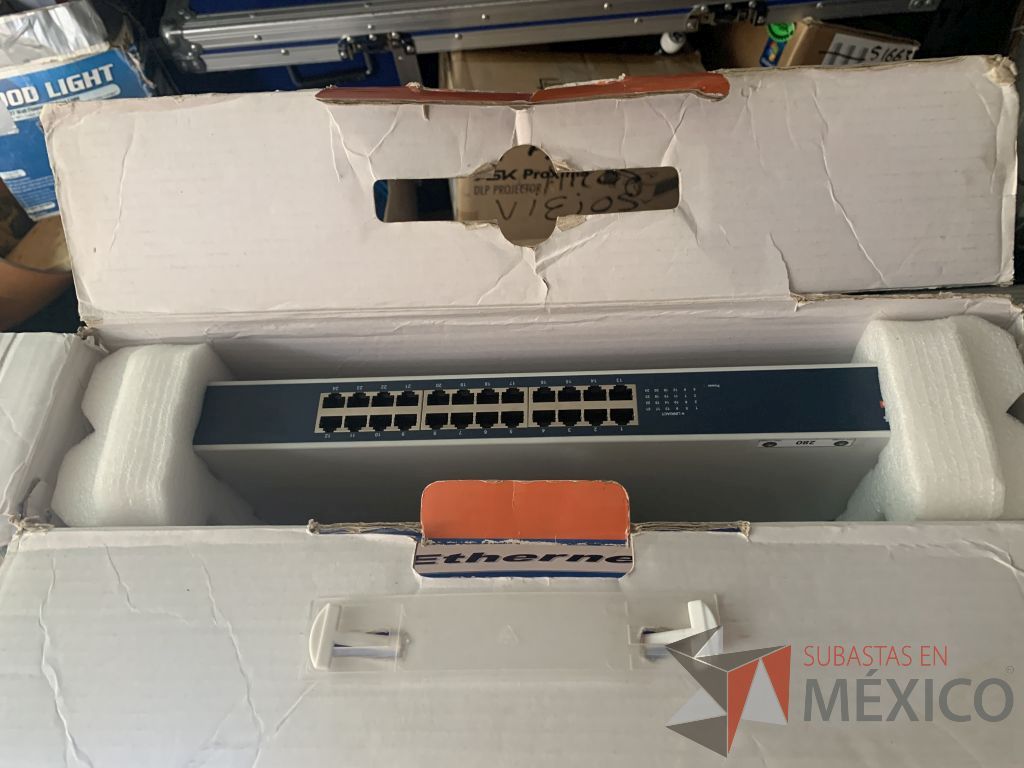 Lote 104 - Switch de red 4 de 24 salidas y 1 de 16 salidas varias marcas (Zonet,C-net,Trendnet,Baseline) - Imagen 3