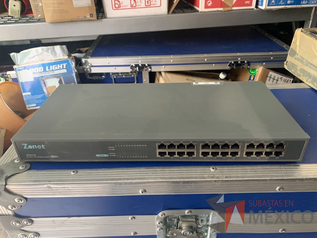 Lote 104 - Switch de red 4 de 24 salidas y 1 de 16 salidas varias marcas (Zonet,C-net,Trendnet,Baseline) - Imagen 9