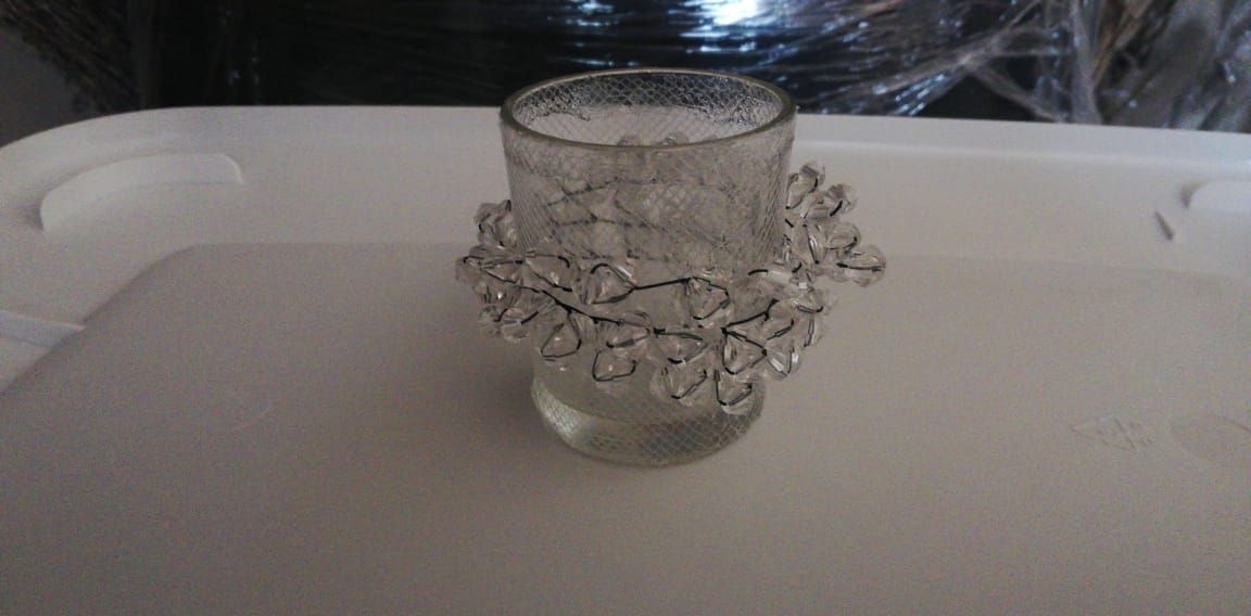 Lote 181 - 10 Candelabros con cristales y cuentas de 7 cms alto, 5 blancos y 5 dorados