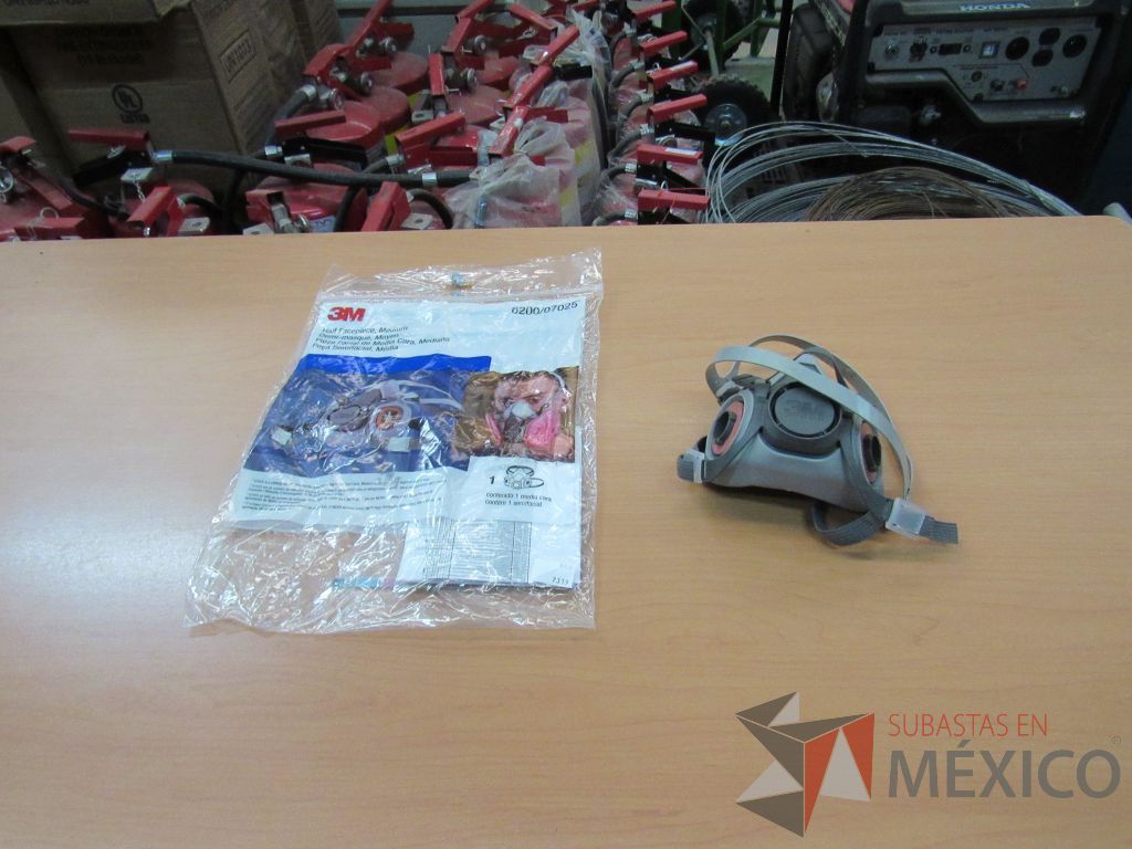 Lote 258 - 38 Mascarilla facial, 140 Conector Glandula, 50 Zapatas tipo burney, 84 Ducto de plastico ... - Imagen 2