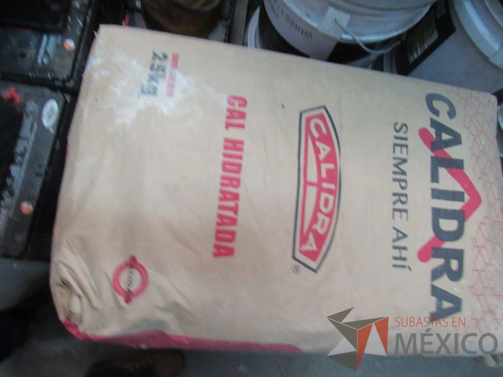 Lote 243 - 11 Tarimas, 5 Bultos de calidra, 2 Extractores, 1 Engrasadora... - Imagen 3
