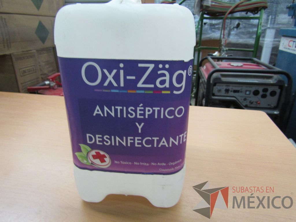 Lote 246 - Megáfono, 102 Abrazaderas sin fin, 12 Grilletes, 1 Despachador de jabón... - Imagen 31