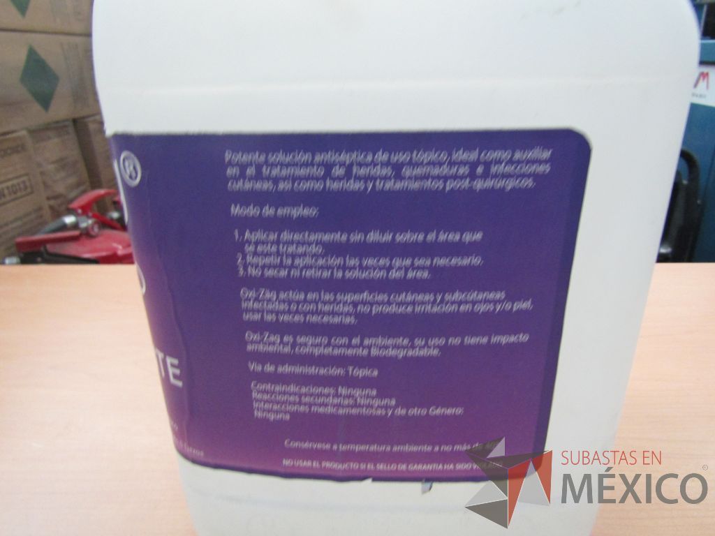 Lote 246 - Megáfono, 102 Abrazaderas sin fin, 12 Grilletes, 1 Despachador de jabón... - Imagen 32