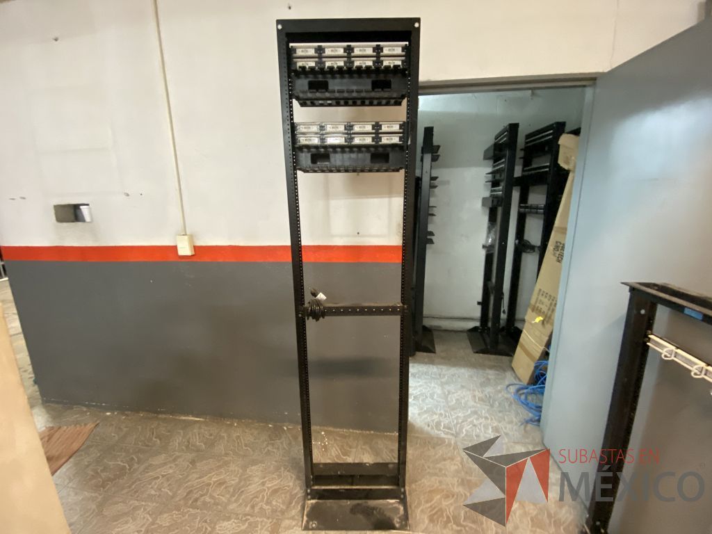 Lote 210 - 4 Racks estandar metalico de 19" para piso de 210 mm PZA