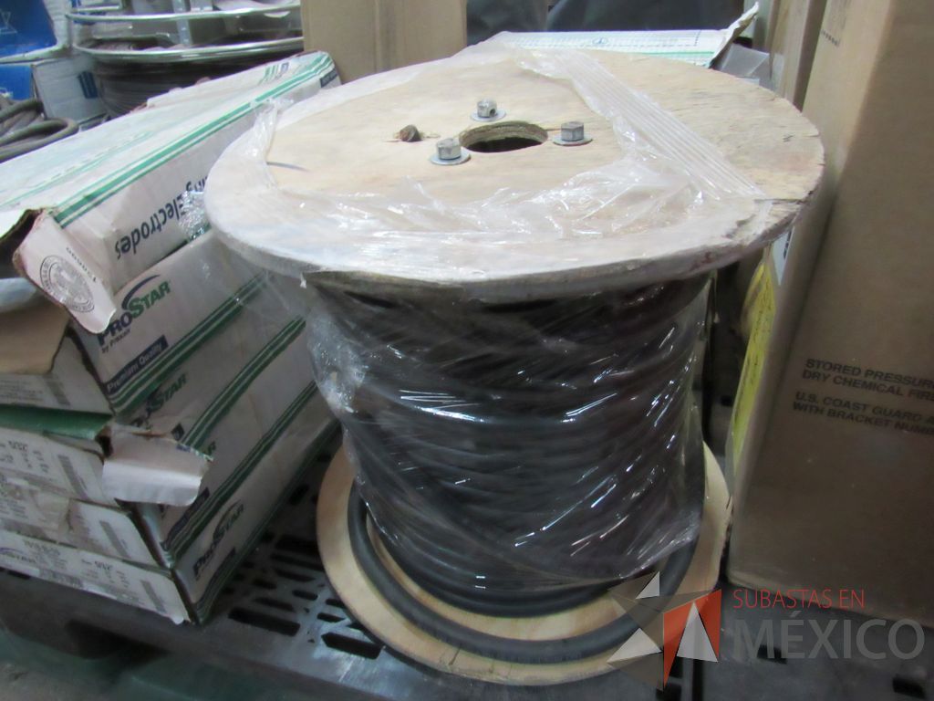 Lote 256 - 100 mts de Cable porta electrodo, 10 Cinceles corta frio, 132 Cristales para careta ...