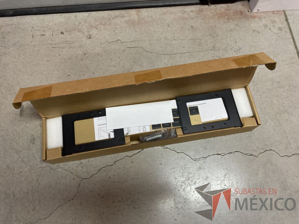 Lote 208 - 8 Cajas de Rieles para UPS y/o para bancos de baterías PZA 8 - Imagen 11