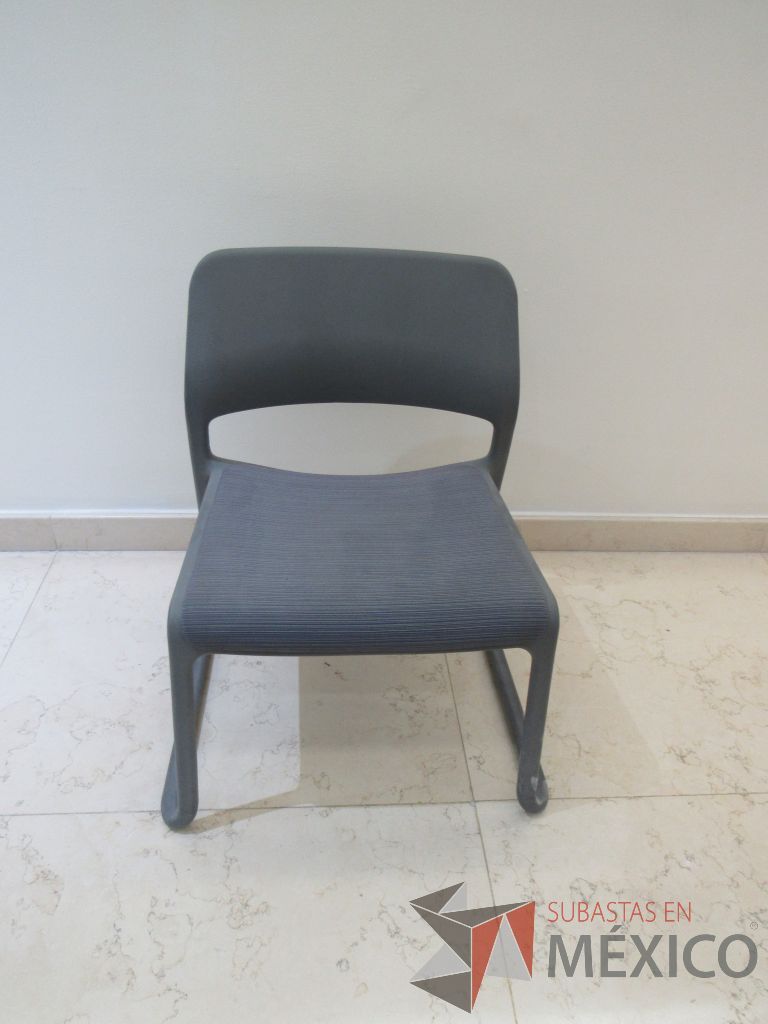 Lote 075 - 2 Sillas de visita con respaldo liso y asiento en tela color gris - Imagen 7