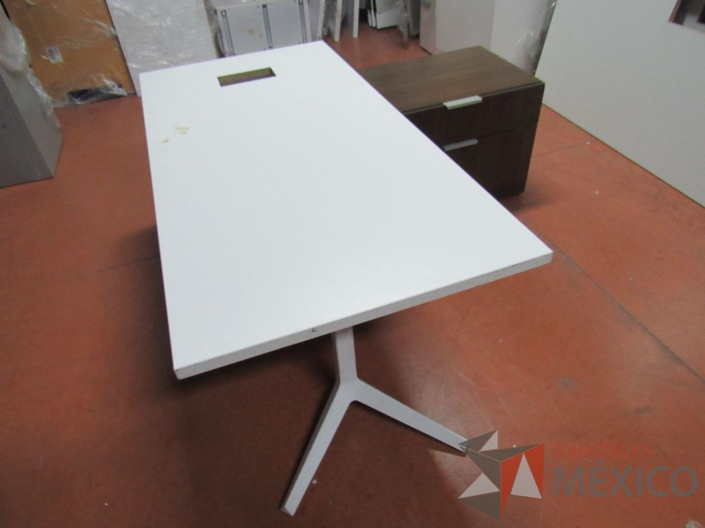 Lote 033 - Escritorio ejecutivo sobre credenza - Imagen 21
