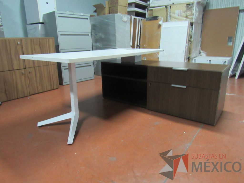 Lote 033 - Escritorio ejecutivo sobre credenza - Imagen 19
