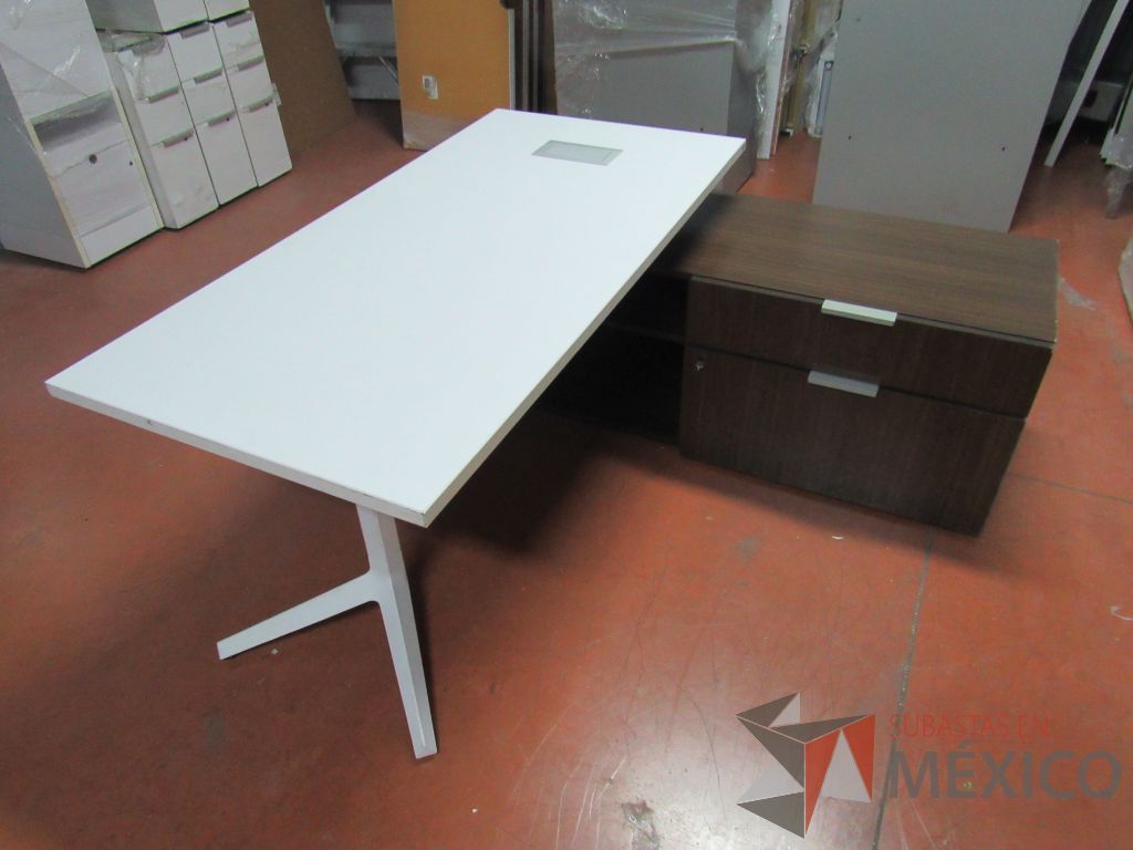 Lote 033 - Escritorio ejecutivo sobre credenza - Imagen 11